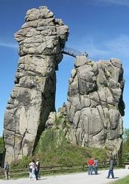 800px-externsteine_pano.jpg